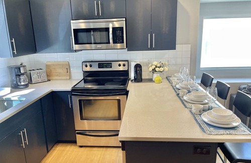 University District Casa | 4212 UW 2-Bedroom modern Townhouse N Seattle home