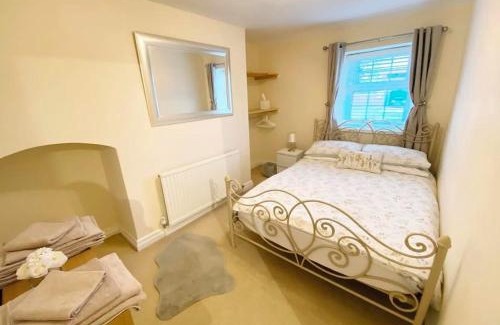 Coedpoeth Casa | 43 Heol Maelor- A Homely Cottage in Wrexham, North Wales