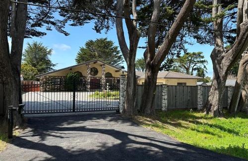 Half Moon Bay Casa | 4300 sq ft Bay Escape, Near Beach, Golf and Trails