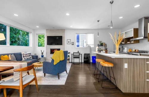 Fremont Casa | 4313 Fremont · 3b2.5b Fremont Gem w/ Seattle Skyline & Lake View