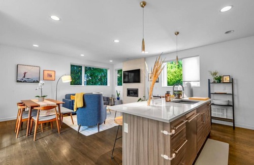 Fremont Casa | 4313 Fremont · 3b2.5b Fremont Gem w/ Seattle Skyline & Lake View