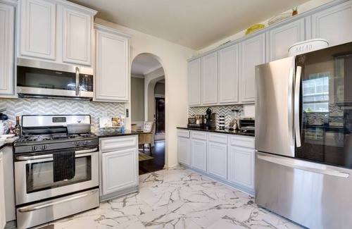 Snellville Casa | 441) Beautiful decor + tons of space!