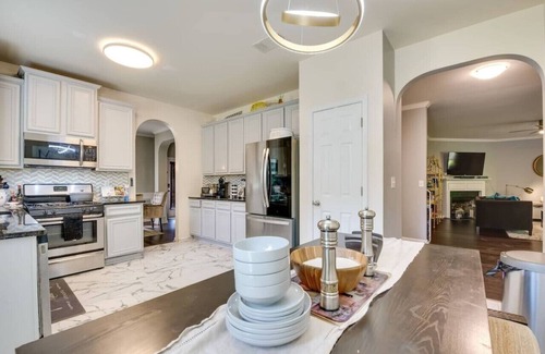 Snellville Casa | 441) Beautiful decor + tons of space!