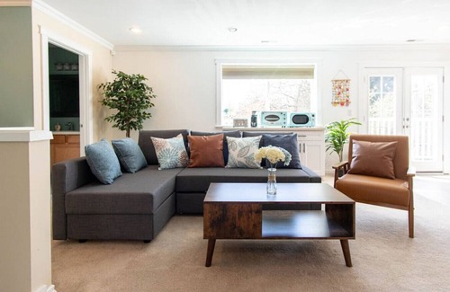 Tukwila Casa | 4429 Entire NEW · Gorgeous 6b3b house near airport & Seattle