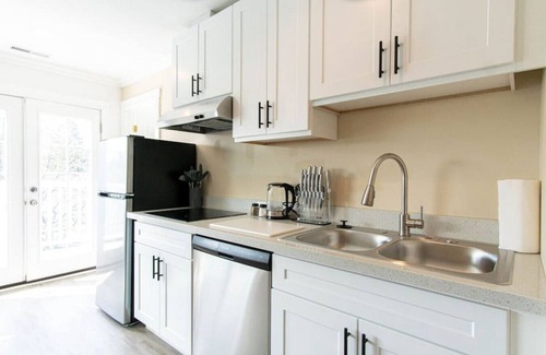 Tukwila Casa | 4429 Entire NEW · Gorgeous 6b3b house near airport & Seattle