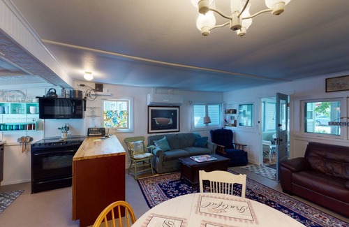 Lakeside Cabaña | 443 Lynn Avenue Charming two bedroom in Lakeside!