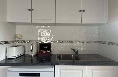 Rockhampton Casa | 45 Kent Street - The Whole House in Rockhampton City