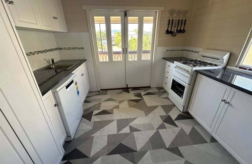 Rockhampton Casa | 45 Kent Street - The Whole House in Rockhampton City