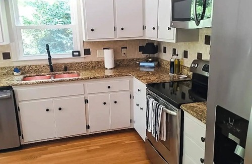 Martin Casa | 45 Min to Clemson, Lake Hartwell: Private Pool, Dock, Boats, Dogs, Fire Pit