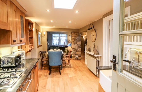 Staindrop Cabaña | 45 SOUTH GREEN, pet friendly, with open fire in Staindrop