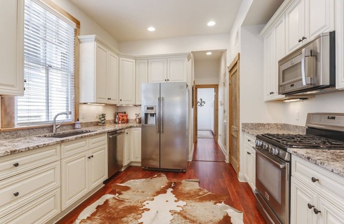 Mid-City Casa | 4526 Banks Street · Prime MID-CITY Location 3 Bedrooms