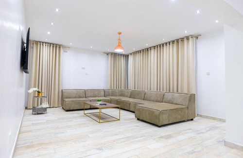 Bulawayo Casa | 456 Hopeville Escape - Spacious three-bedroomed home with modern finishings!!