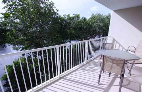Ruskin Casa | 456 Little Harbor