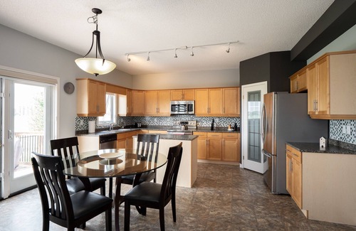 Winnipeg Casa | (46) Charming Retreat in Tranquil Neighbourhood
