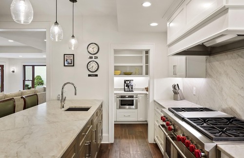 Calhoun Isles Casa | 4600 sq ft totally remodeled 5 bed 5 bath House with 3 car attached garage best