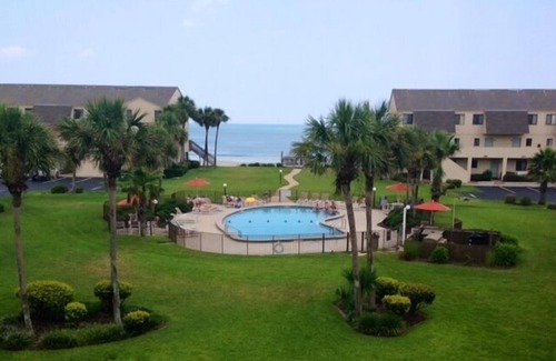 Crescent Beach Condominio | 461 Fun in the Sun 3 Bdrm Oceanfront Ground floor