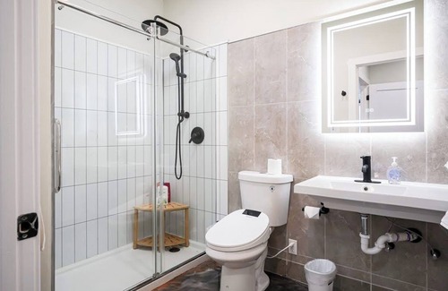 North Oakland Apartamento | 461 Melwood Suites Unit 101 2Bed/2Bath