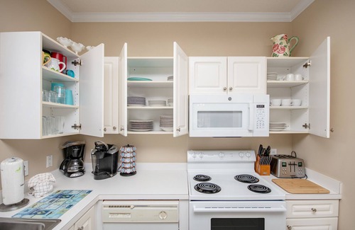 Central Myrtle Beach Condominio | 4695 Wild Iris Drive, #204 Magnolia Place 2 Bedroom Condo by RedAwning