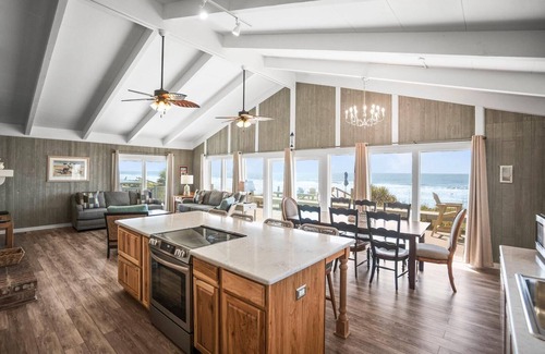 Saint Helena Island Casa | 470 Tarpon Blvd