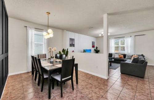 Crystal Cove Casa | 4736 Family home Near Disney Sea World
