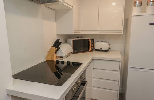 Whitby Cabaña | 47A BAXTERGATE, pet friendly, country holiday cottage in Whitby