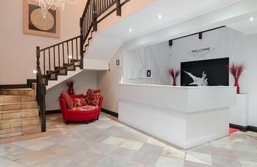 Hunter's Home Cabina | 47th on Howard