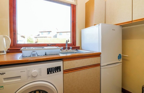 Cupar Cabaña | 48 EDENBANK ROAD, pet friendly, with a garden in Cupar, Fife