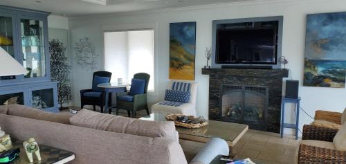 San Simeon Casa | 4812 Windsor Bl.