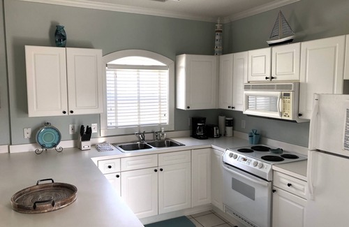 Central Myrtle Beach Condominio | 4877 Dahlia Ct Magnolia North 205 3 Bedroom Condo by RedAwning