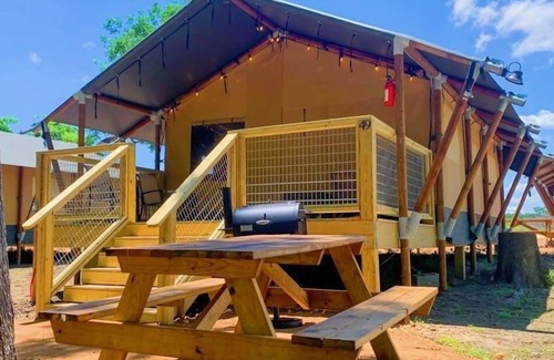 Fentress Cabina | #49 Son's River Ranch Safari Cabin