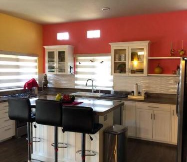 Cerritos Apartamento | 4AP Luxury 1 Bedroom 2 Bath Condo Pool Cerritos