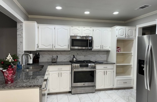 Northeast Carrollton Casa | 4B/2B Carrollton, TX - Contemporary Central Comfort