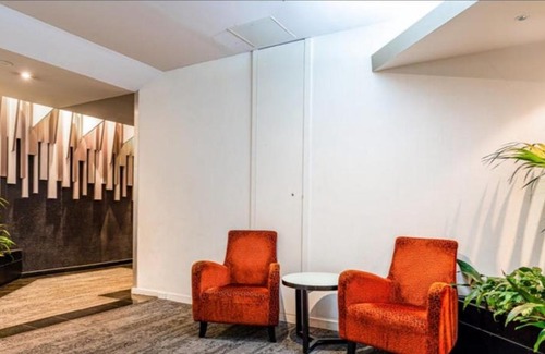 Chinatown Apartamento | 4b Charming 1-Bedroom City Apt - Perfect Location