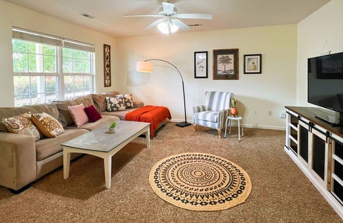 Greer Casa | 4B3B Comfortable & Peaceful Haven Extended Stays