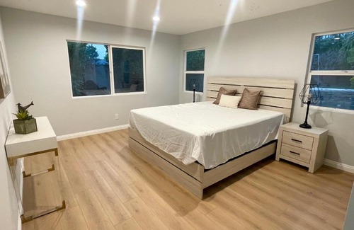 East Pasadena Casa | 4B3B spacious brand new house share with host in Pasadena Great environment neighborhood
