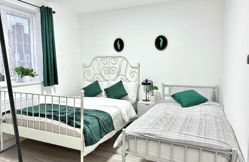 Coventry Casa | 4B4B Entire House Sleeps 11 Driveway Parking near Coventry University and City Centre