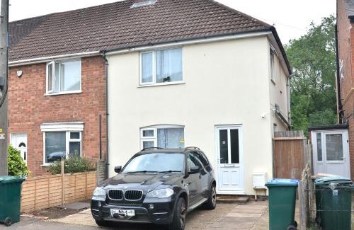 Coventry Casa | 4B4B Entire House Sleeps 11 Driveway Parking near Coventry University and City Centre