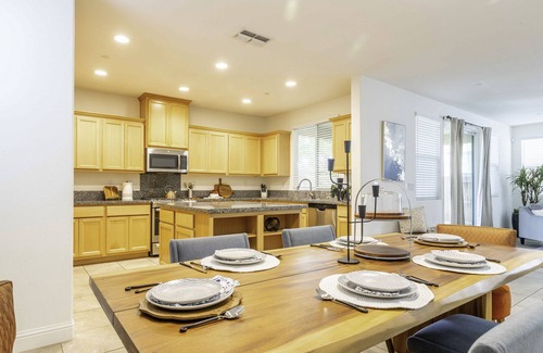 Elk Grove Casa | 4Bd/3Ba for 10+ ModernSpacious House