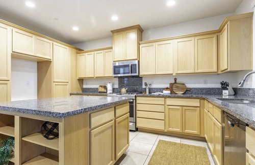 Elk Grove Casa | 4Bd/3Ba for 10+ ModernSpacious House