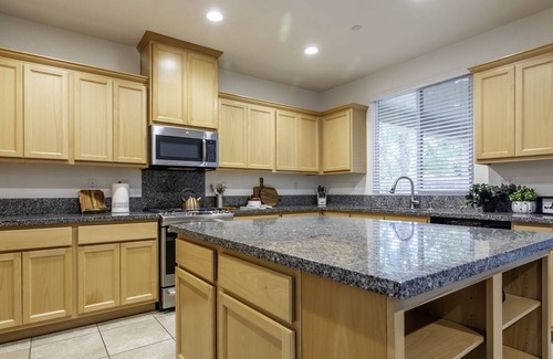 Elk Grove Casa | 4Bd/3Ba for 10+ ModernSpacious House