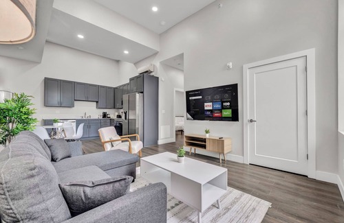 Cleveland Apartamento | 4Bd+65"TV+Crib+8 Min Away from DT CLE