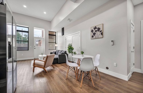 Cleveland Apartamento | 4Bd+65"TV+Crib+8 Min Away from DT CLE