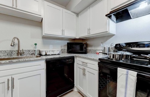 Pleasant Valley Apartamento | 4Bd/Br Close to Everything