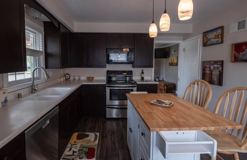 Wauwatosa Casa | 4BD Central to Top Attractions, Quiet Walkable Area