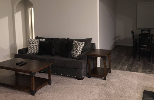 Mustang Casa | 4BD HOME NEAR AIRPORT/ DOWTOWN/ FFA/ OUTLET MALLS AND MUCH MORE
