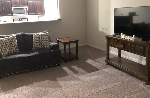 Mustang Casa | 4BD HOME NEAR AIRPORT/ DOWTOWN/ FFA/ OUTLET MALLS AND MUCH MORE