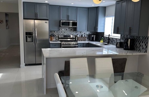 Summerlin Casa | 4bd Home w/big sun deck, pool, BBQ, Hot tub, Pet friendly, short ride to Strip
