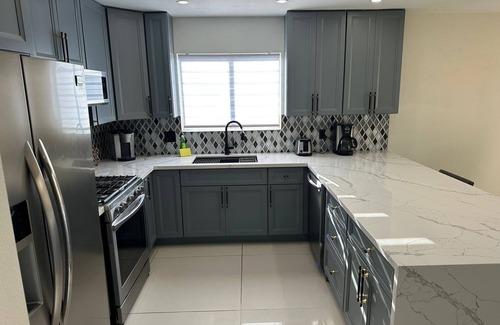Summerlin Casa | 4bd Home w/big sun deck, pool, BBQ, Hot tub, Pet friendly, short ride to Strip