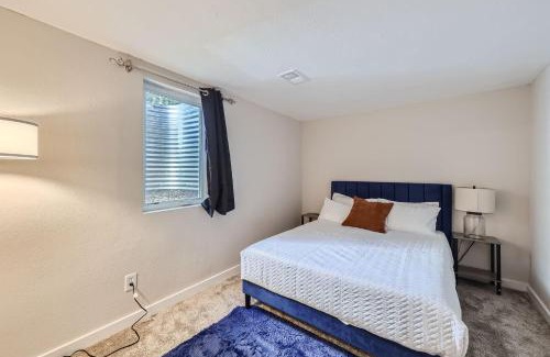 Lamar Heights Area Casa | 4BD - Hot Tub, BBQ, Games - 10 Mins to Olde Town