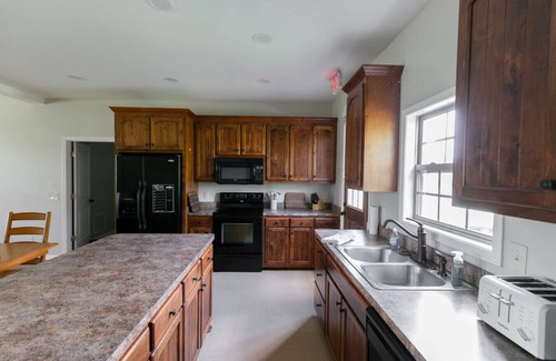 Normandy Apartamento | 4BD House Farm Stay on Lake and Duck River